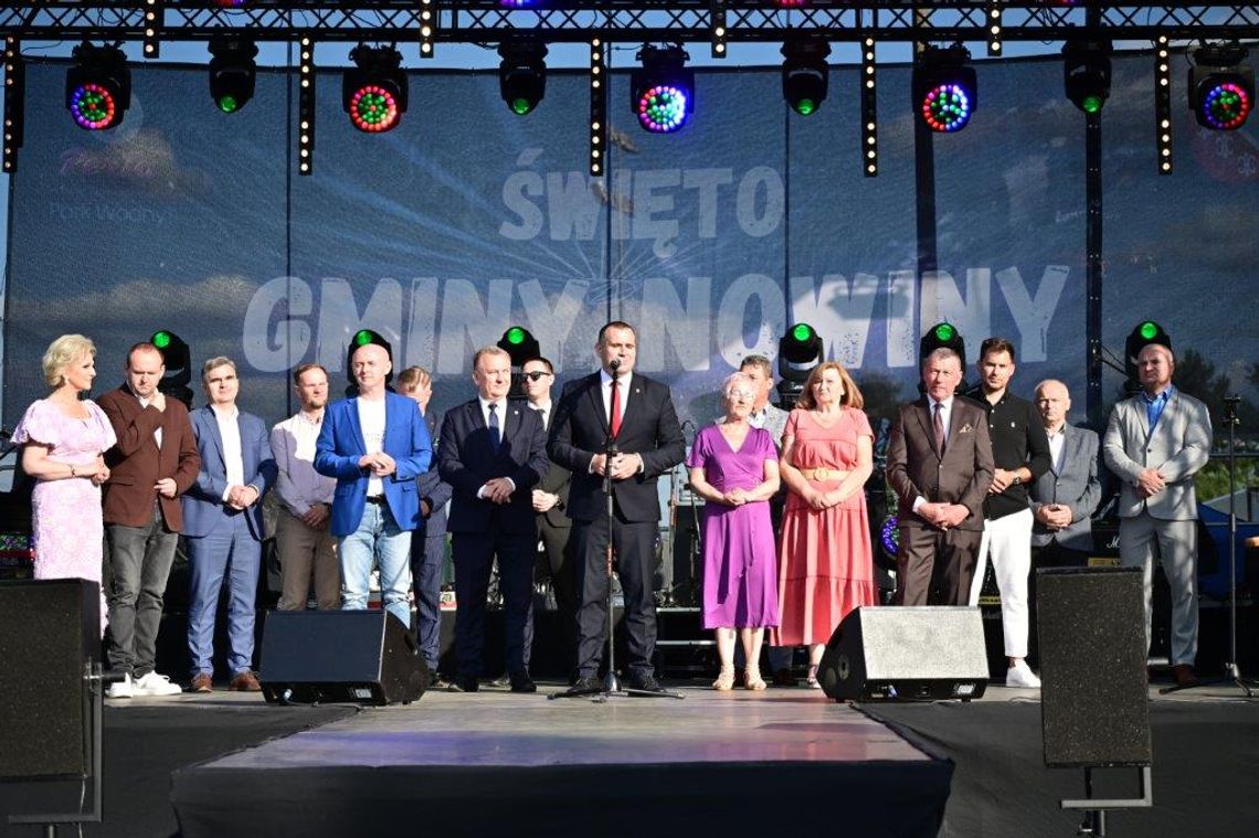 De Mono porwało Nowiny, ale to nie gwiazda była tu najważniejsza. Tak gmina świętowała razem