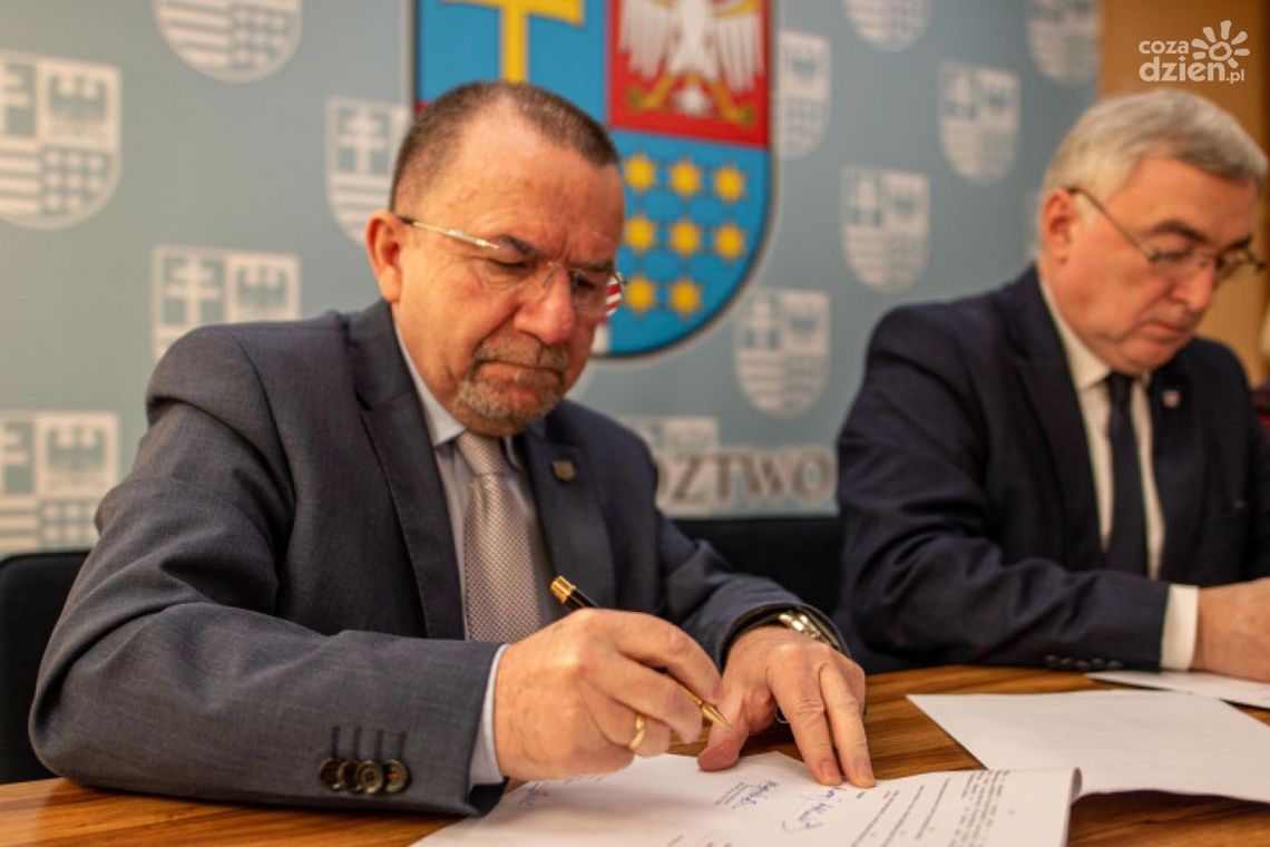 Do laboratorium w Podzamczu przyjmowane są kolejne próbki 