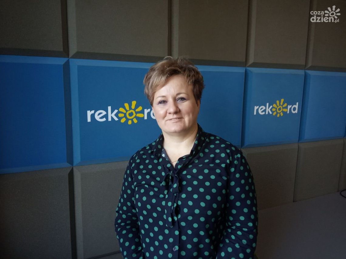 Do mieszkańców gminy Ćmielów trafi kilkaset opasek medycznych Do mieszkańców gminy Ćmielów trafi kilkaset opasek medycznych