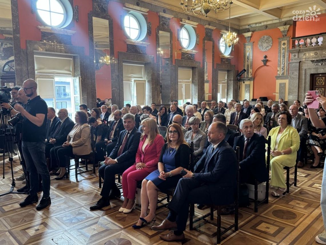 Dofinansowanie na drogi dojazdowe do pól – podpisano umowy Dofinansowanie na drogi dojazdowe do pól – podpisano umowy