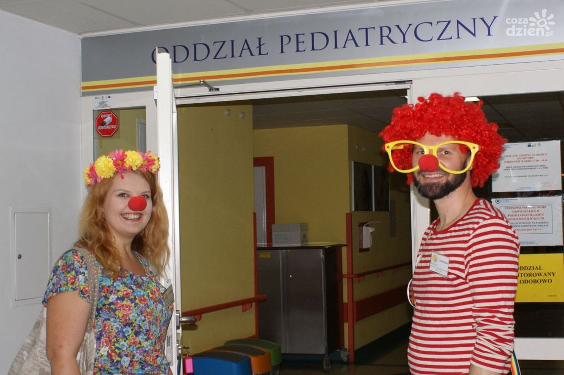 Doktorzy Clowni leczyli najmłodszych Doktorzy Clowni leczyli najmłodszych