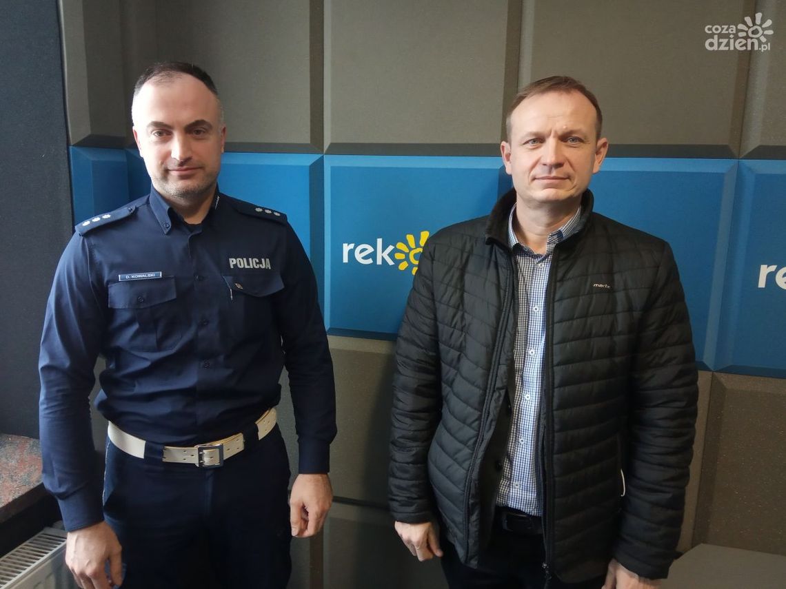 Dominik Kowalski i Leszek Kudas: Zmieniając pas ruchu pamiętajmy o lusterkach i kierunkowskazach Dominik Kowalski i Leszek Kudas: Zmieniając pas ruchu pamiętajmy o lusterkach i kierunkowskazach