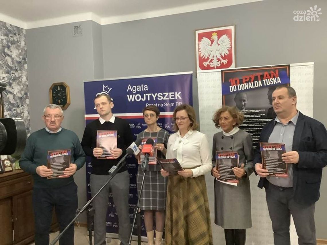 Donald Tusk ponownie pod ostrzałem pytań Donald Tusk ponownie pod ostrzałem pytań