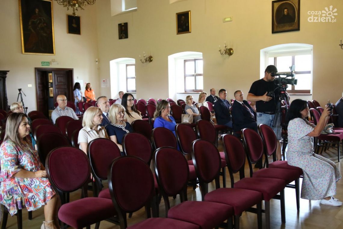 Dotacje dla inwestycji w miasteczkach i na terenach wiejskich Dotacje dla inwestycji w miasteczkach i na terenach wiejskich