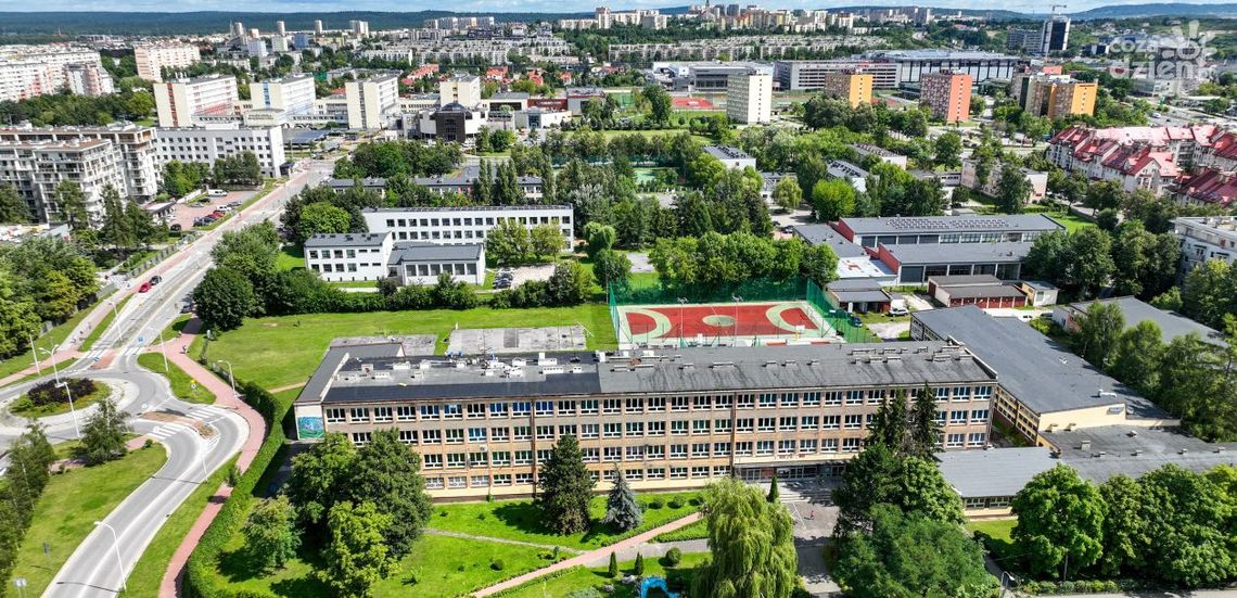 Dotacje na projekty z zakresu edukacji i rozwijania kompetencji Dotacje na projekty z zakresu edukacji i rozwijania kompetencji