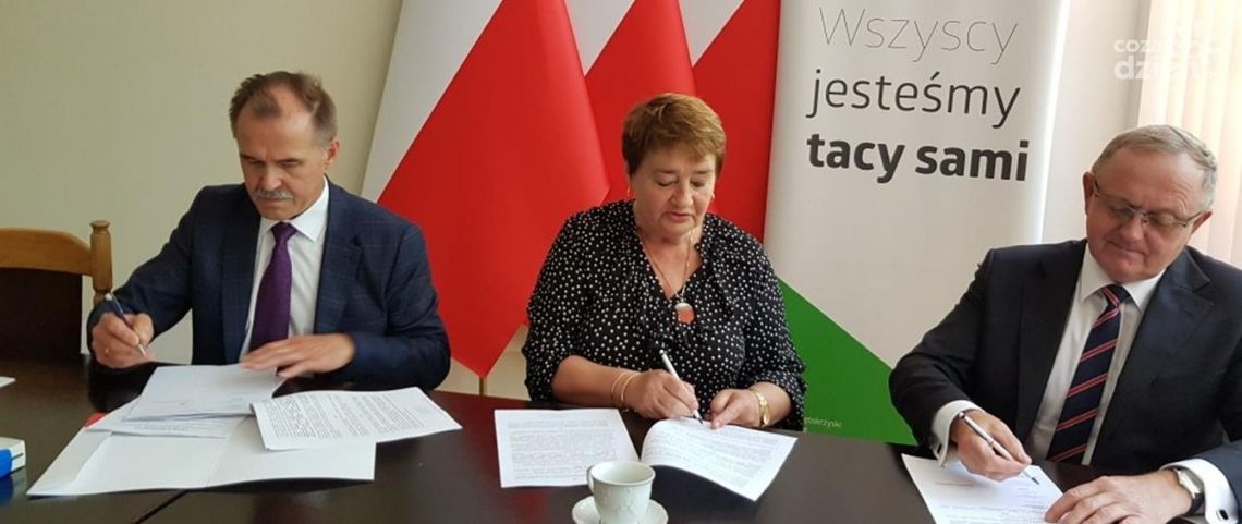 Dotacje z PFRON ułatwią w Ostrowcu życie osobom z niepełnosprawnościami Dotacje z PFRON ułatwią w Ostrowcu życie osobom z niepełnosprawnościami