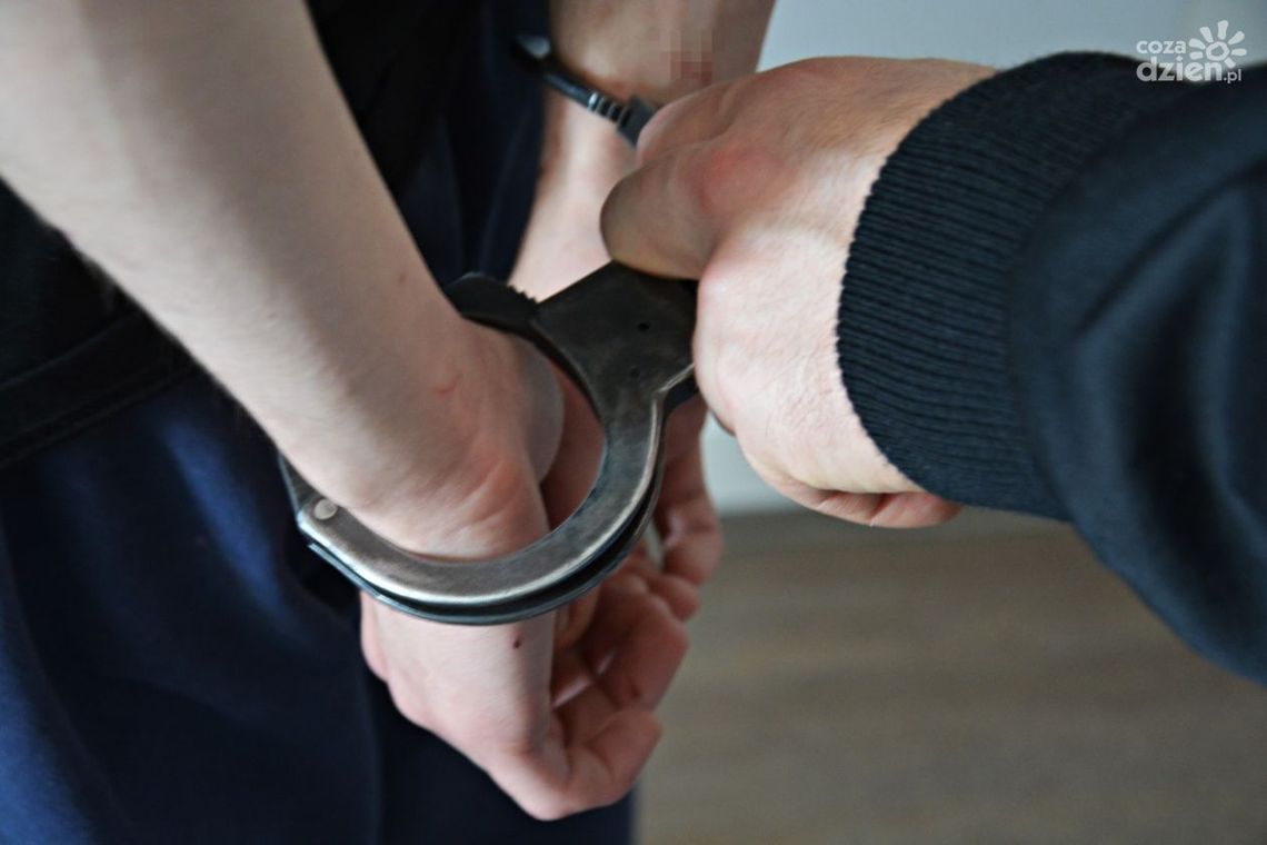 Dramat taksówkarza z Końskich. Napadli i okradli Dramat taksówkarza z Końskich. Napadli i okradli