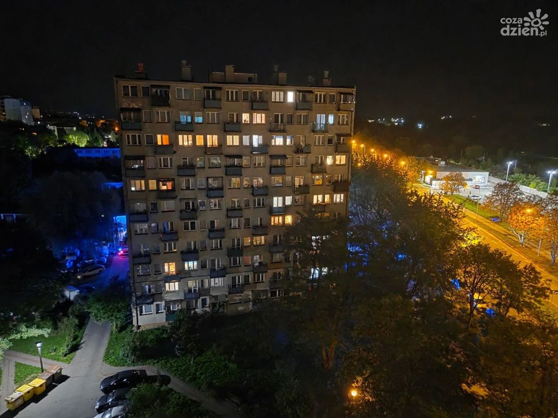 Dramatyczny wypadek w Kielcach – z szóstego piętra wypadła młoda osoba Dramatyczny wypadek w Kielcach – z szóstego piętra wypadła młoda osoba