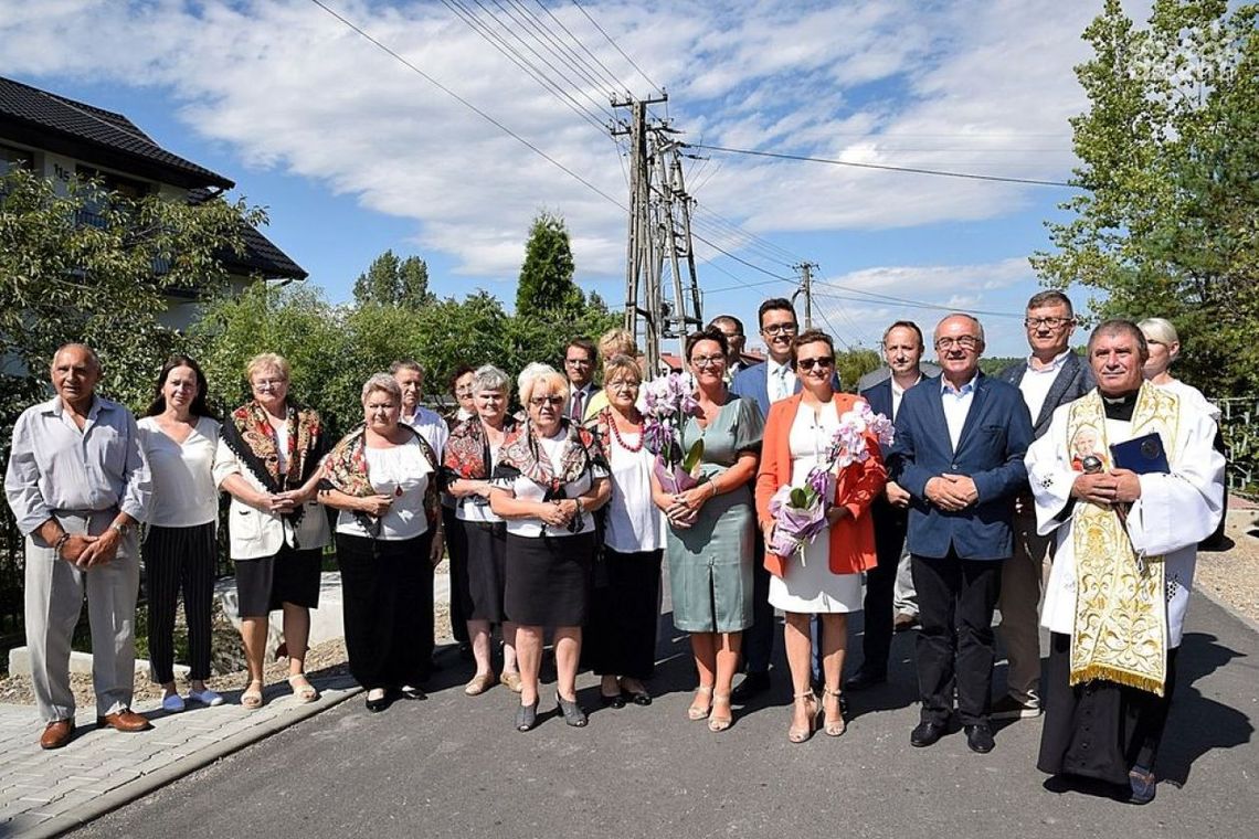 Drogi powiatowe w Adamowie już po remoncie Drogi powiatowe w Adamowie już po remoncie