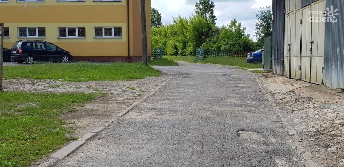 Drogi wewnętrzne na terenie "Szkoły na Górce" do przebudowy Drogi wewnętrzne na terenie "Szkoły na Górce" do przebudowy