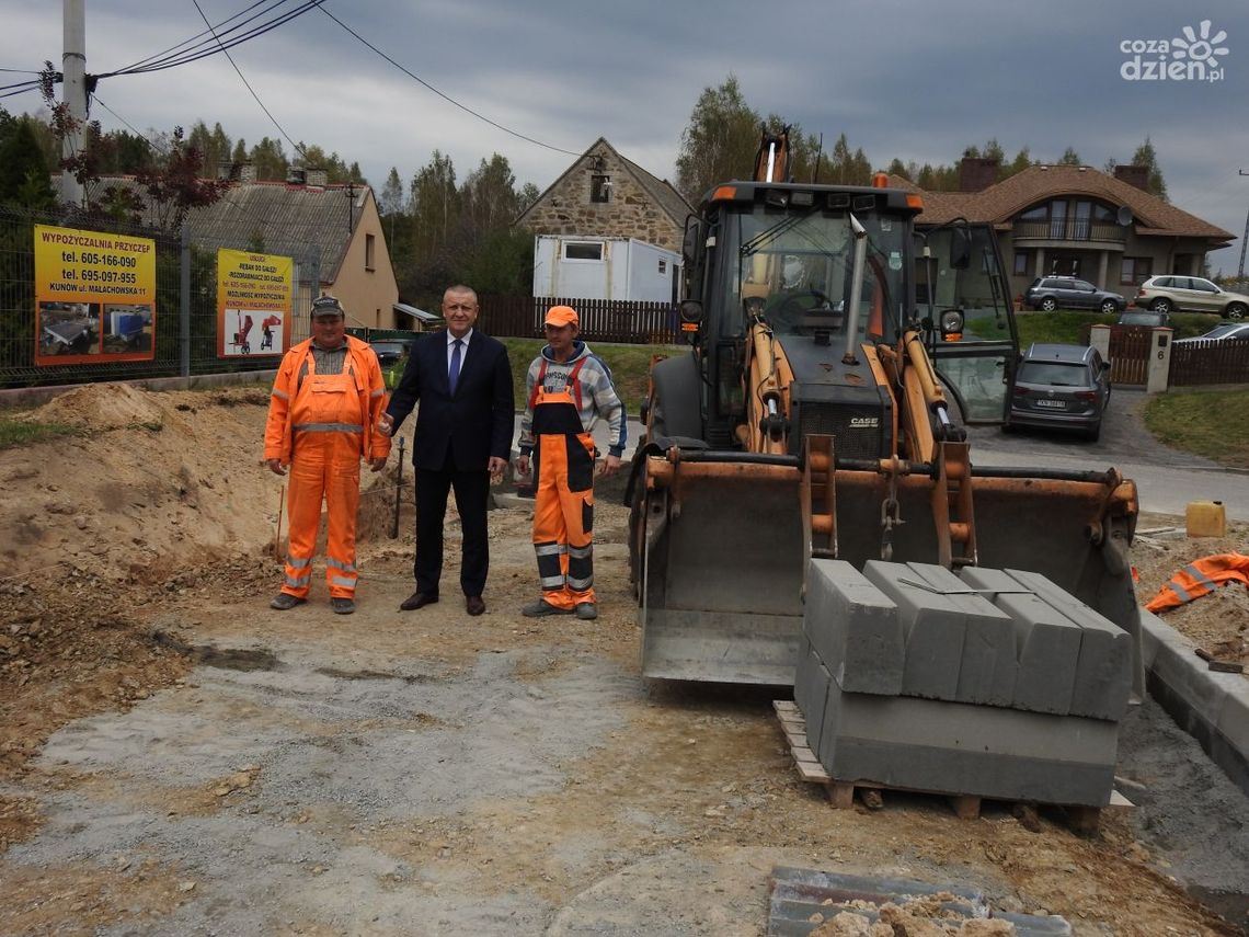 Drogowcy nie próżnują - remonty w gminie Kunów Drogowcy nie próżnują - remonty w gminie Kunów