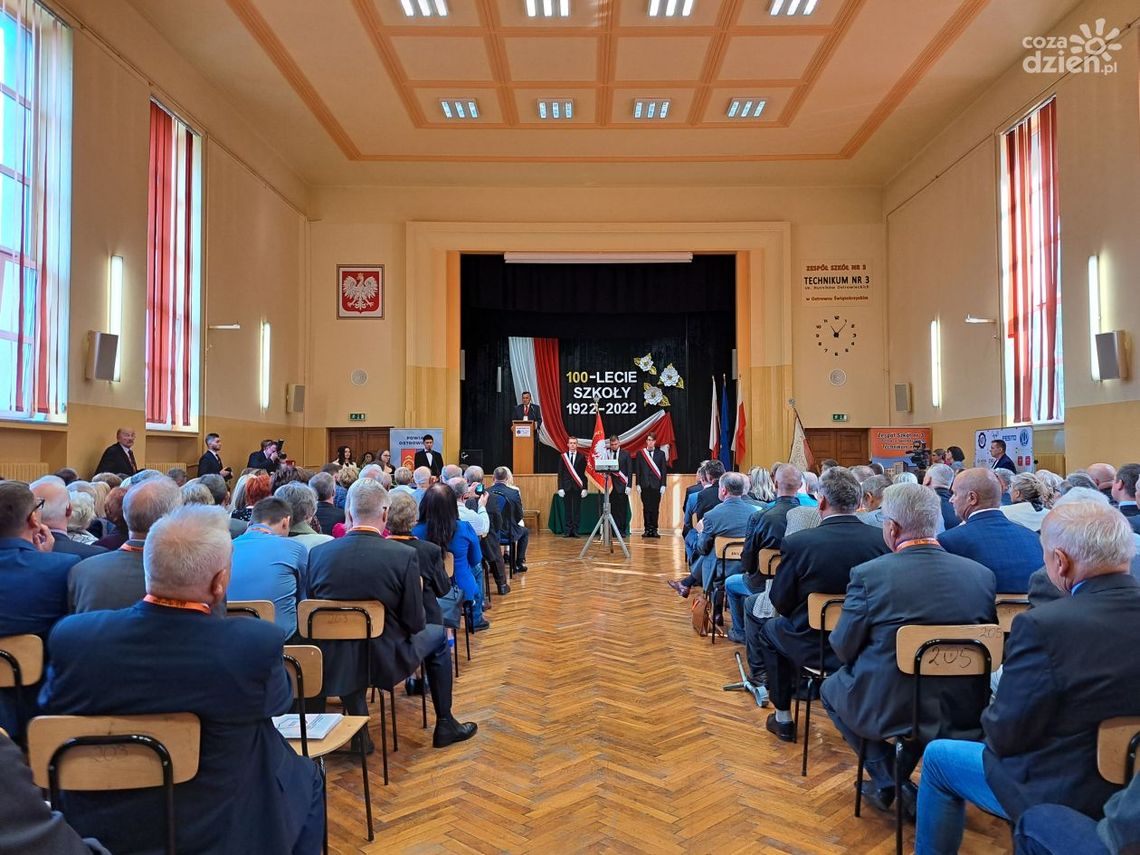 Drugi wiek działalności ostrowieckiego technikum Drugi wiek działalności ostrowieckiego technikum