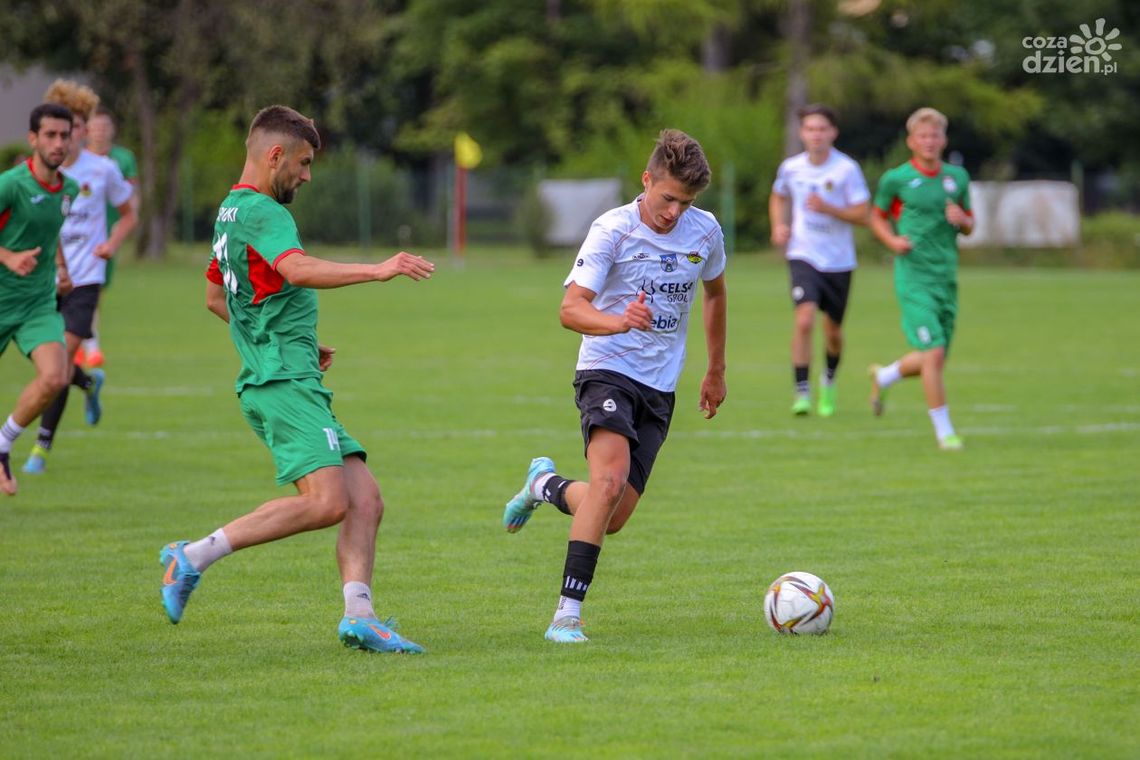 Dwa sparingi i osiem bramek piłkarzy KSZO