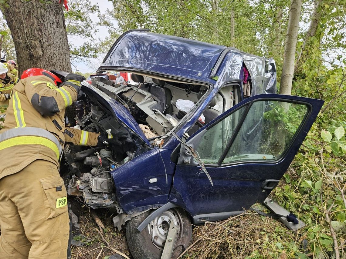 Dwa zdarzenia drogowe w powiecie jędrzejowskim. Dwie osoby trafiły do szpitala Dwa zdarzenia drogowe w powiecie jędrzejowskim. Dwie osoby trafiły do szpitala