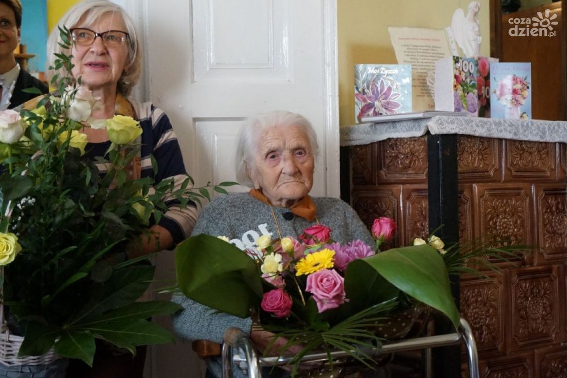 Dwieście lat dla pani Emilii Dwieście lat dla pani Emilii