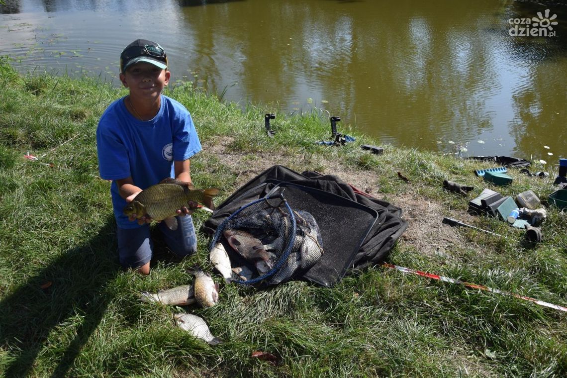 Dwóch wędkarskich kadrowiczów