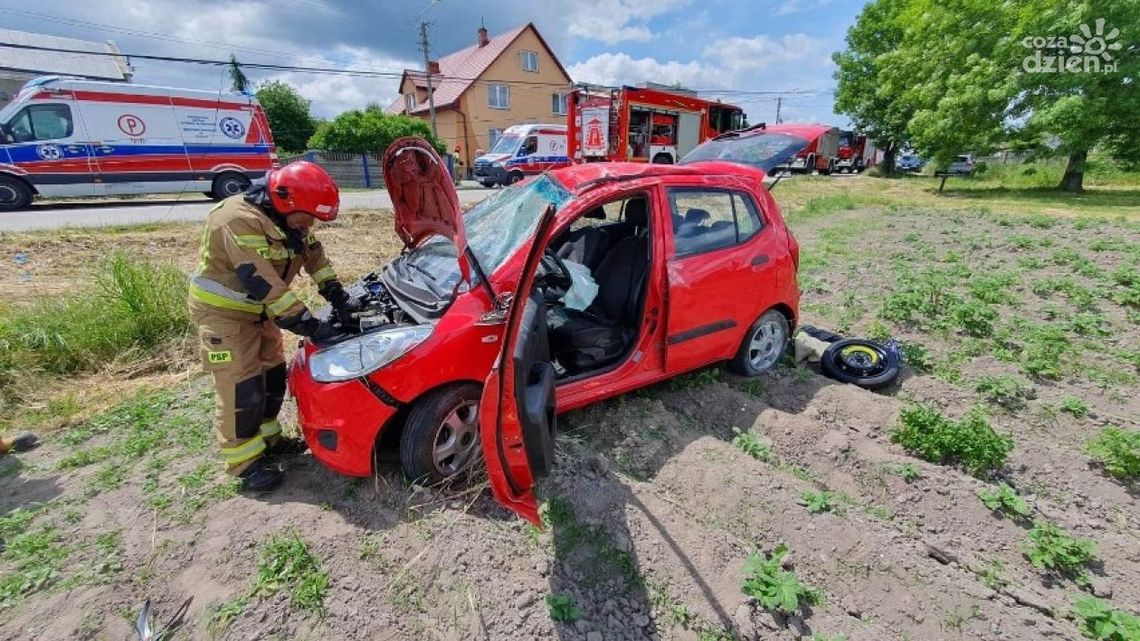 Dwoje nastolatków w szpitalu po zderzeniu ze słupem