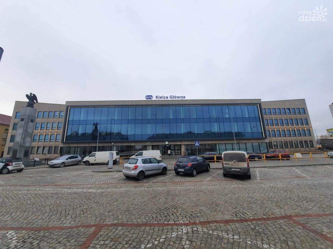 Dworzec PKP otwarty dla podróżnych Dworzec PKP otwarty dla podróżnych