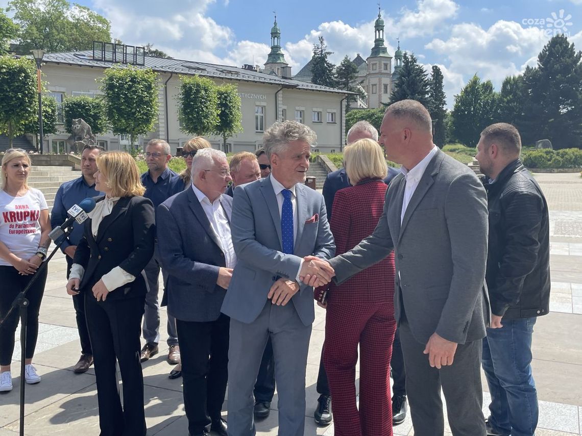 Działacze PiS zachęcają do głosowania na swoich kandydatów 