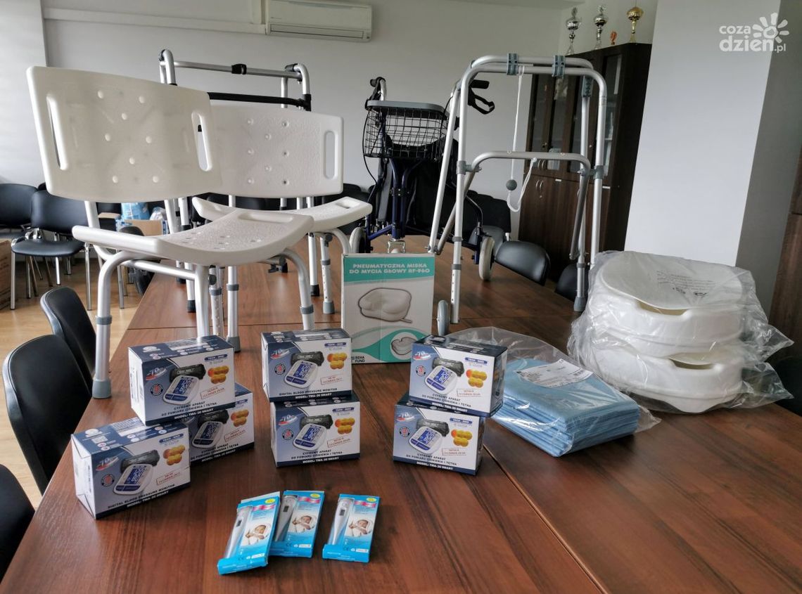 Działają globalnie, pomagają lokalnie Działają globalnie, pomagają lokalnie