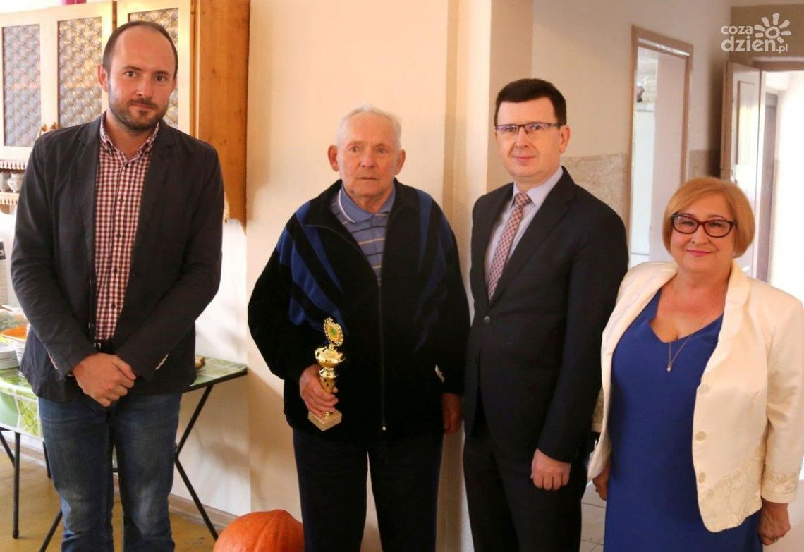 Działkowcy z ROD "Hutnik" świętowali urodziny Działkowcy z ROD "Hutnik" świętowali urodziny