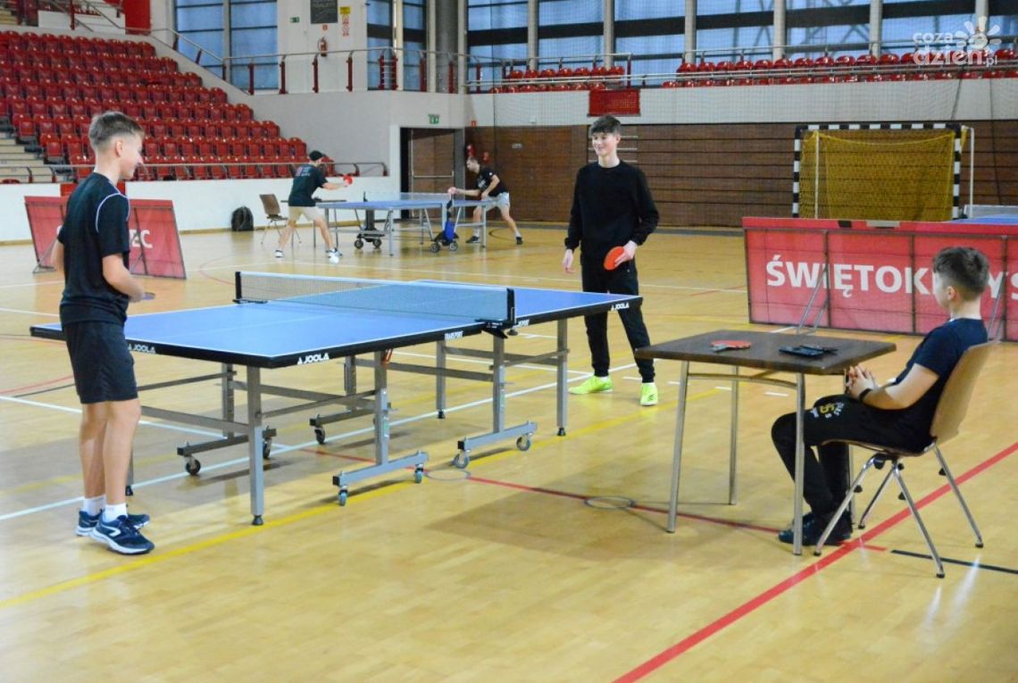 Dzieci i młodzież zagrali w tenisa stołowego
Dzieci i młodzież zagrali w tenisa stołowego