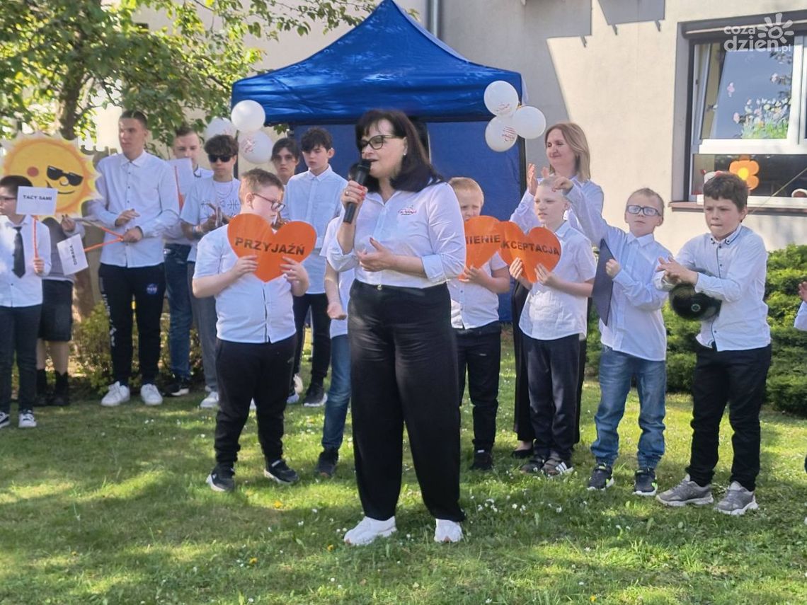 Dzieci integrowały się w ramach obchodów Dnia Godności Osób z Niepełnosprawnością Intelektualną Dzieci integrowały się w ramach obchodów Dnia Godności Osób z Niepełnosprawnością Intelektualną