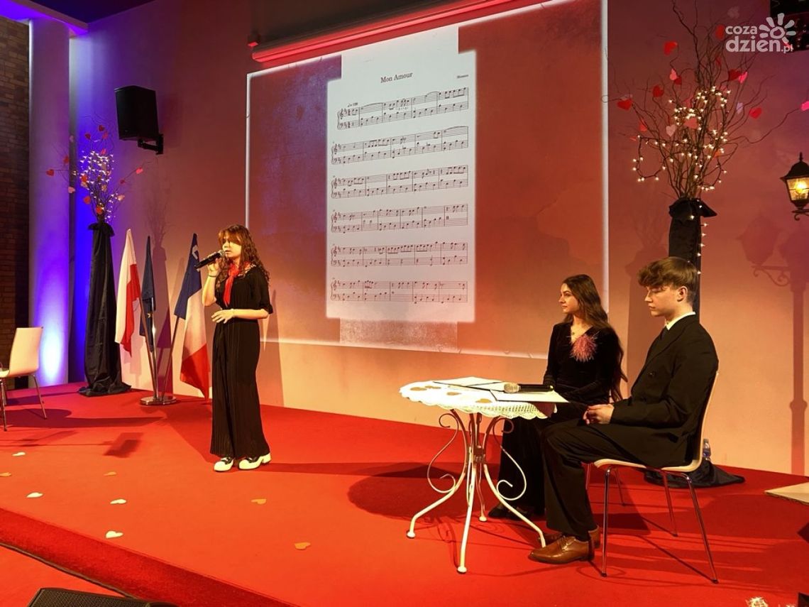 Dzień Kultury Francuskiej z ostrowieckim "Staszicem" Dzień Kultury Francuskiej z ostrowieckim "Staszicem"