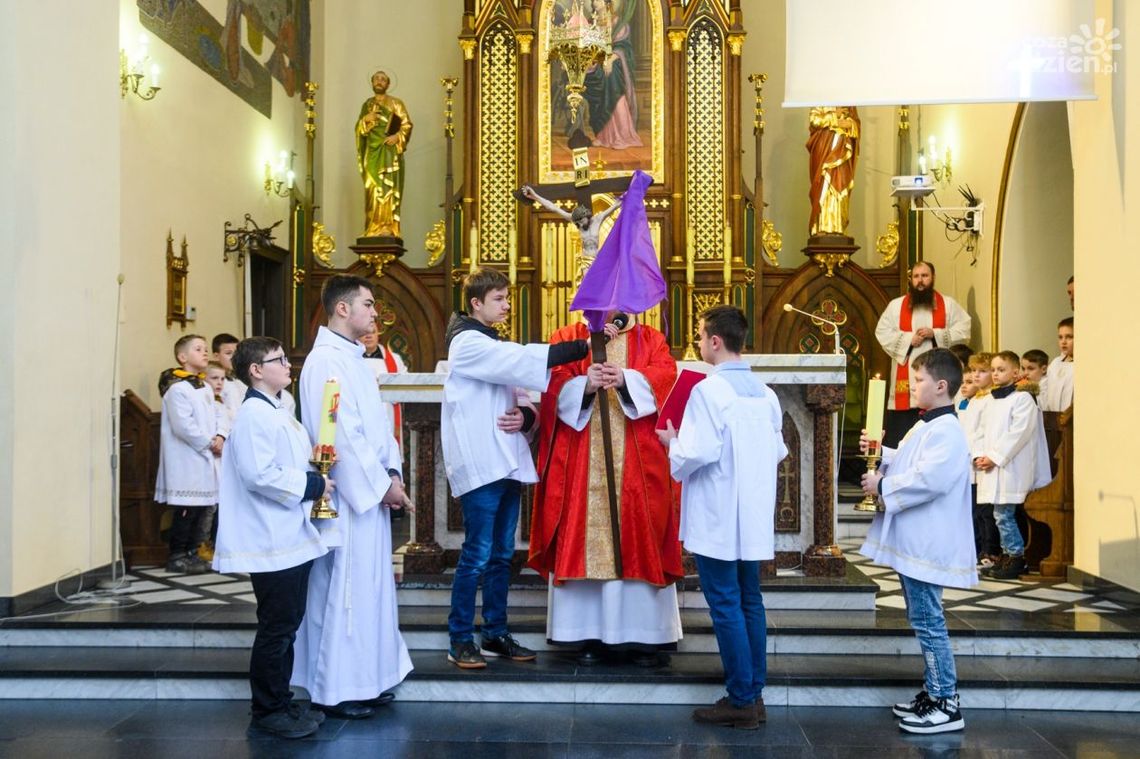 Dziś Wielki Piątek - czas ścisłego postu i żałoby dla chrześcijan