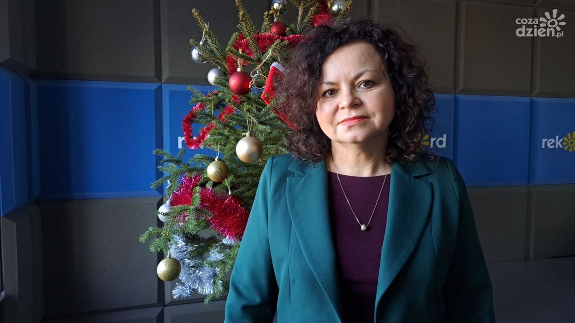 E.Malec: Zapowiedź zwolnienia aż 100 tys. nauczycieli odbieramy jako groźbę i próbę zamknięcia nam ust E.Malec: Zapowiedź zwolnienia aż 100 tys. nauczycieli odbieramy jako groźbę i próbę zamknięcia nam ust