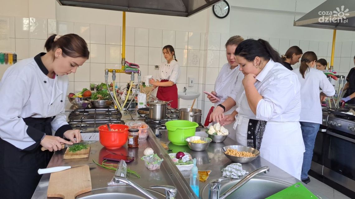 Eko-logiczne gotowanie w ostrowieckim ekonomiku Eko-logiczne gotowanie w ostrowieckim ekonomiku