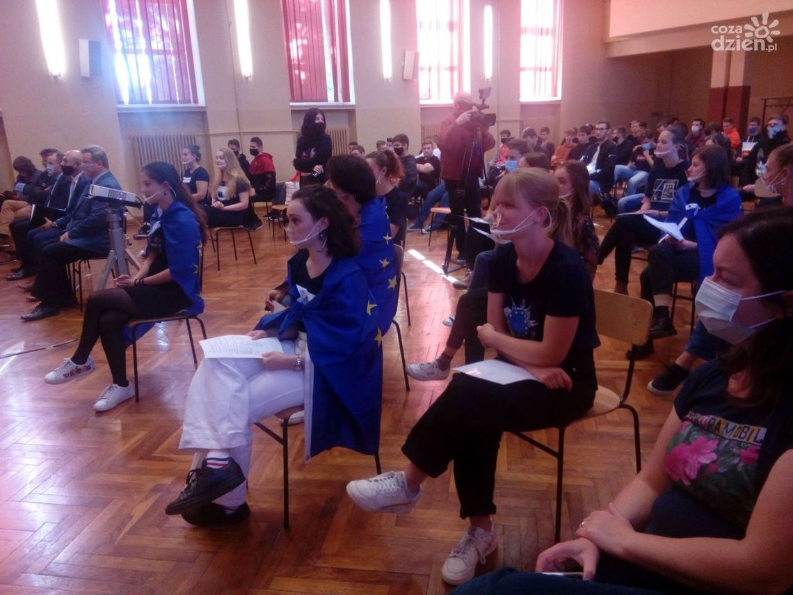 Europamobil przyjechał do ostrowieckiego Zespołu Szkół nr 3 Europamobil przyjechał do ostrowieckiego Zespołu Szkół nr 3