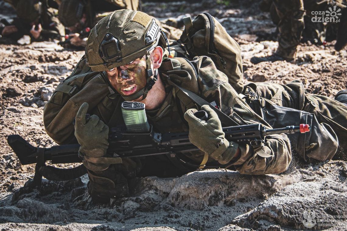 Ewakuacja rannego z pola walki - tak terytorialsi zdawali egzamin Ewakuacja rannego z pola walki - tak terytorialsi zdawali egzamin