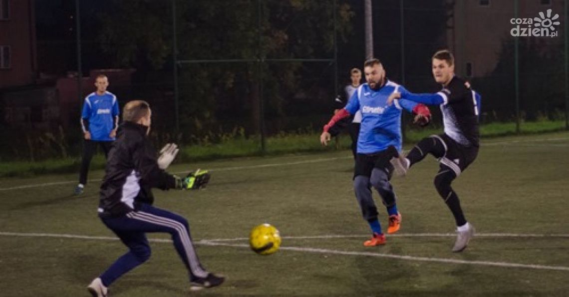 Faworyci pokazali siłę, triumfowali debiutanci. Za nami 4. kolejka Ostrowieckiej Piłkarskiej Ligi Firm Faworyci pokazali siłę, triumfowali debiutanci. Za nami 4. kolejka Ostrowieckiej Piłkarskiej Ligi Firm