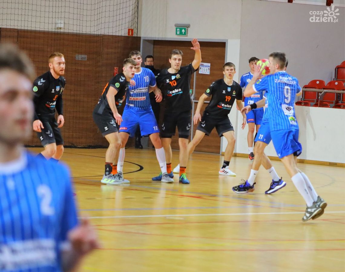 Festiwal bramek w spotkaniu szczypiornistów KSZO Festiwal bramek w spotkaniu szczypiornistów KSZO