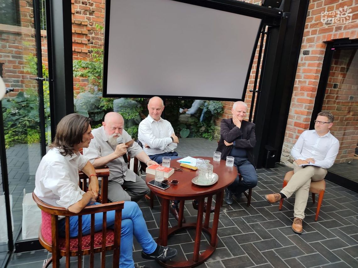 Festiwal Filmów - Spotkań Niezwykłych w Sandomierzu Festiwal Filmów - Spotkań Niezwykłych w Sandomierzu