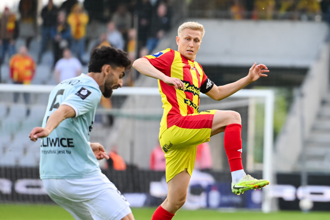 Festiwal niewykorzystanych sytuacji i błędów sędziowskich odebrał Koronie trzy punkty. Korona Kielce 1:1 Piast Gliwice Festiwal niewykorzystanych sytuacji i błędów sędziowskich odebrał Koronie trzy punkty. Korona Kielce 1:1 Piast Gliwice
