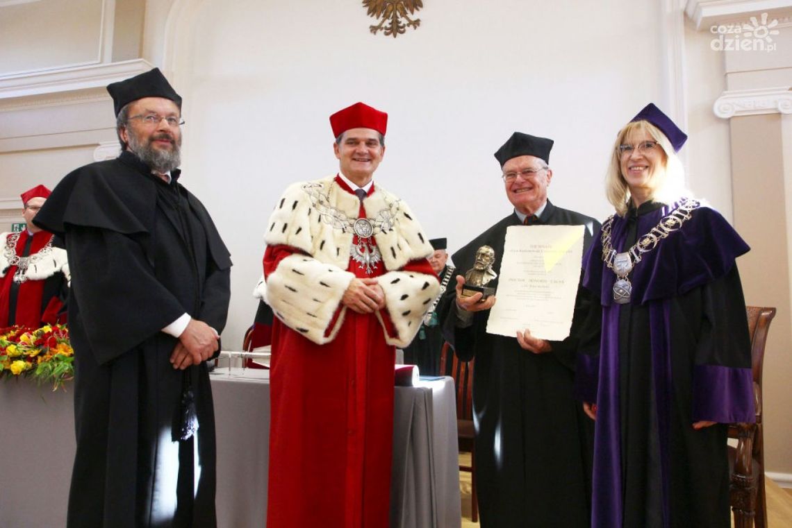 Fizyk uhonorowany przez kielecki uniwersytet
