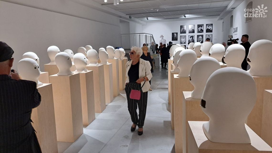 Fotografia i rzeźba królują w ostrowieckim BWA 