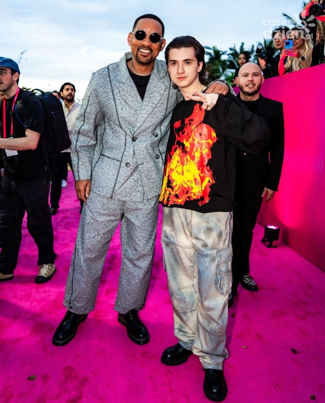 Gitarzysta z Kielc nie przestaje zachwycać. Nagrał piosenkę z amerykańską gwiazdą filmową Gitarzysta z Kielc nie przestaje zachwycać. Nagrał piosenkę z amerykańską gwiazdą filmową