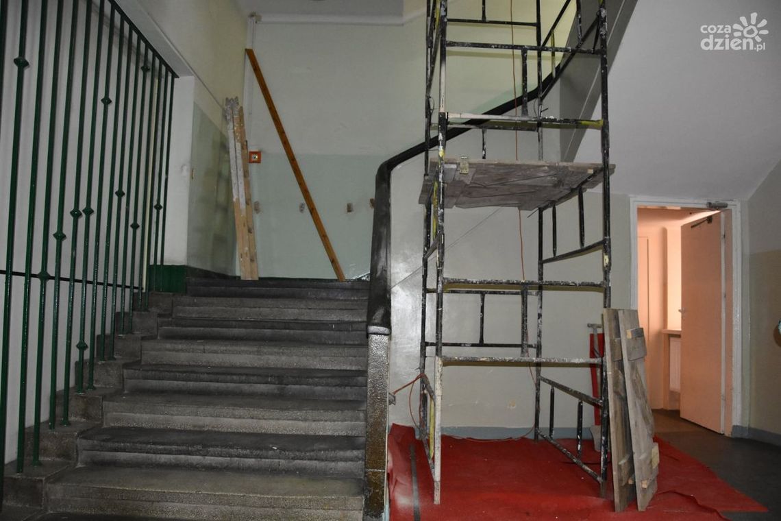 Główny hol ostrowieckiego szpitala w remoncie