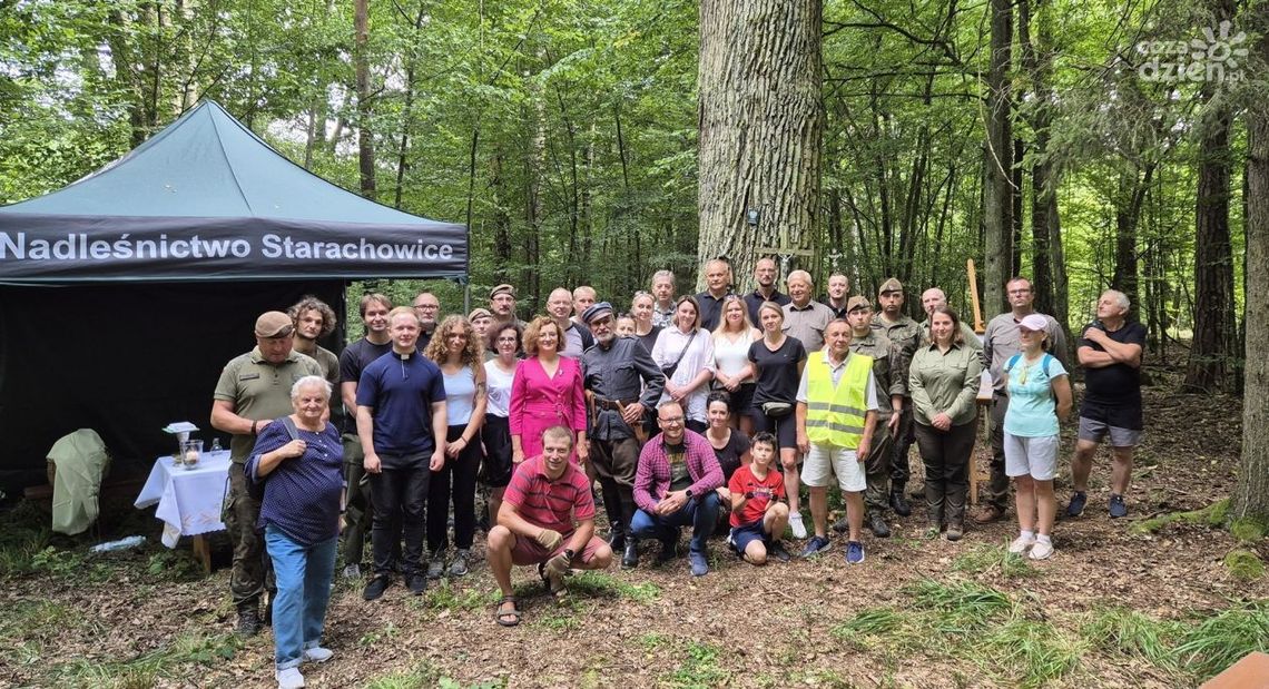 Gmina Brody: Rajd pieszo-rowerowy do historycznego dębu Gmina Brody: Rajd pieszo-rowerowy do historycznego dębu