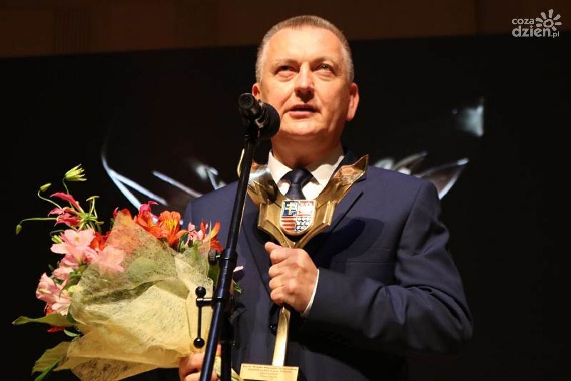 Gmina Chęciny nagrodzona najbardziej prestiżową nagrodą województwa świętokrzyskiego "Świętokrzyską Super-Victorią" Gmina Chęciny nagrodzona najbardziej prestiżową nagrodą województwa świętokrzyskiego "Świętokrzyską Super-Victorią"