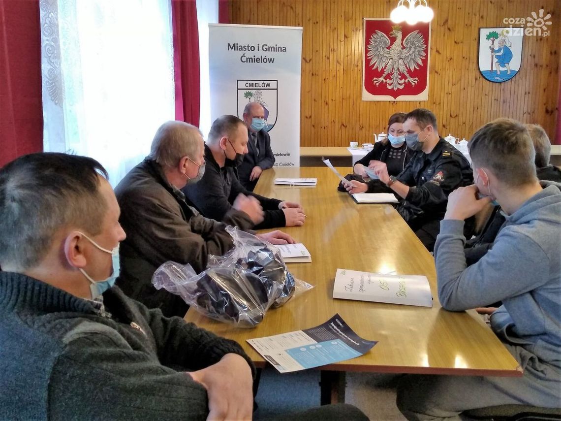 Gmina Ćmielów rusza z akcją informacyjną o szczepieniach przeciw COVID-19 Gmina Ćmielów rusza z akcją informacyjną o szczepieniach przeciw COVID-19