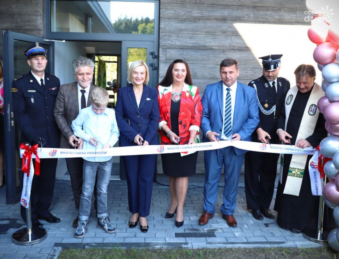Gmina Piekoszów wzbogaciła się o nowy obiekt – w Zajączkowie powstało Centrum Kultury i Bezpieczeństwa Gmina Piekoszów wzbogaciła się o nowy obiekt – w Zajączkowie powstało Centrum Kultury i Bezpieczeństwa