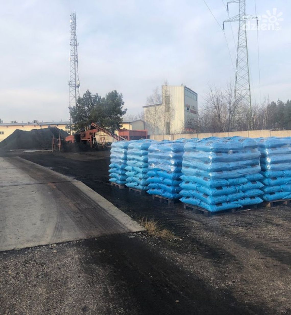 Gminy dostały za mało pieniędzy na wypłatę dodatku węglowego
Gminy dostały za mało pieniędzy na wypłatę dodatku węglowego