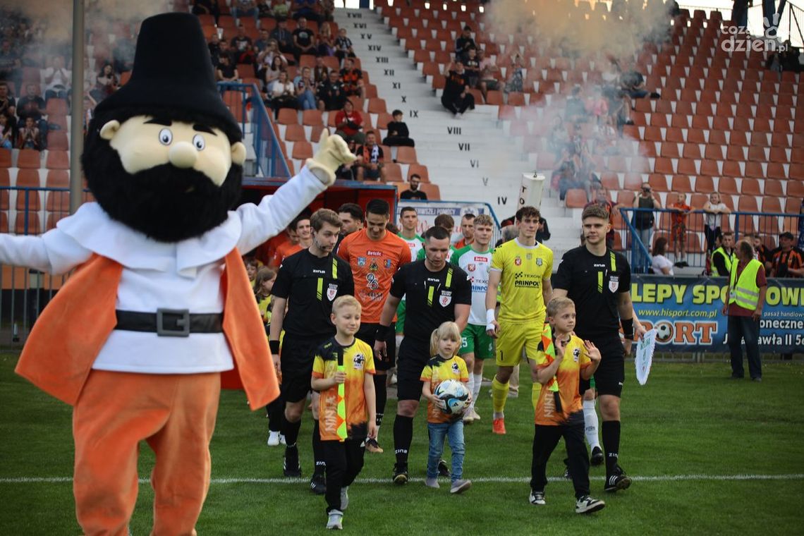 Gorąco było nie tylko na boisku - remis piłkarzy KSZO z Wisłoką Dębica Gorąco było nie tylko na boisku - remis piłkarzy KSZO z Wisłoką Dębica