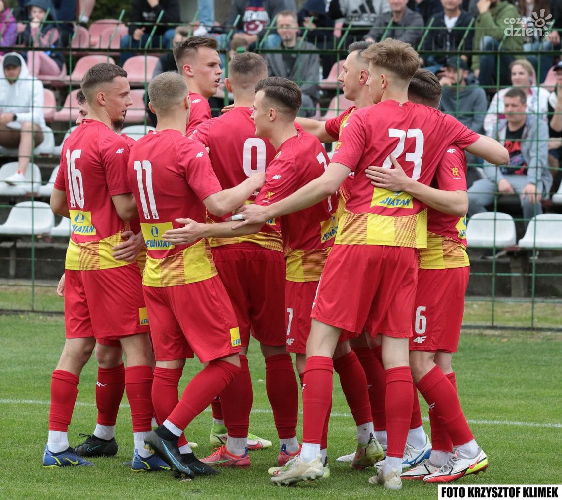 Grad bramek w meczu Korony II z Wierną Małogoszcz. Sentyment Michała Smolarczyka?