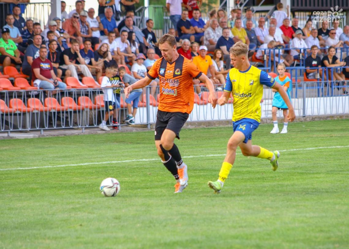 Grali w dziesiątkę, zdobyli dwie bramki - wygrana KSZO 1929 z Podlasiem