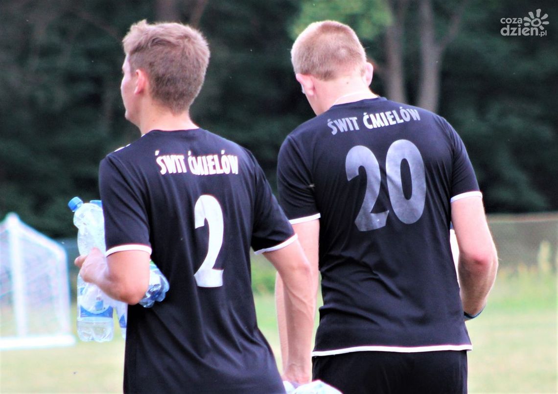 Grały ligi w regionie: Dobry mecz Staru i blamaż Świtu Ćmielów